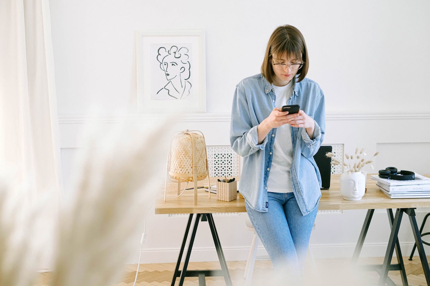 A person using a smartphone to learn what is a UGC Creator.