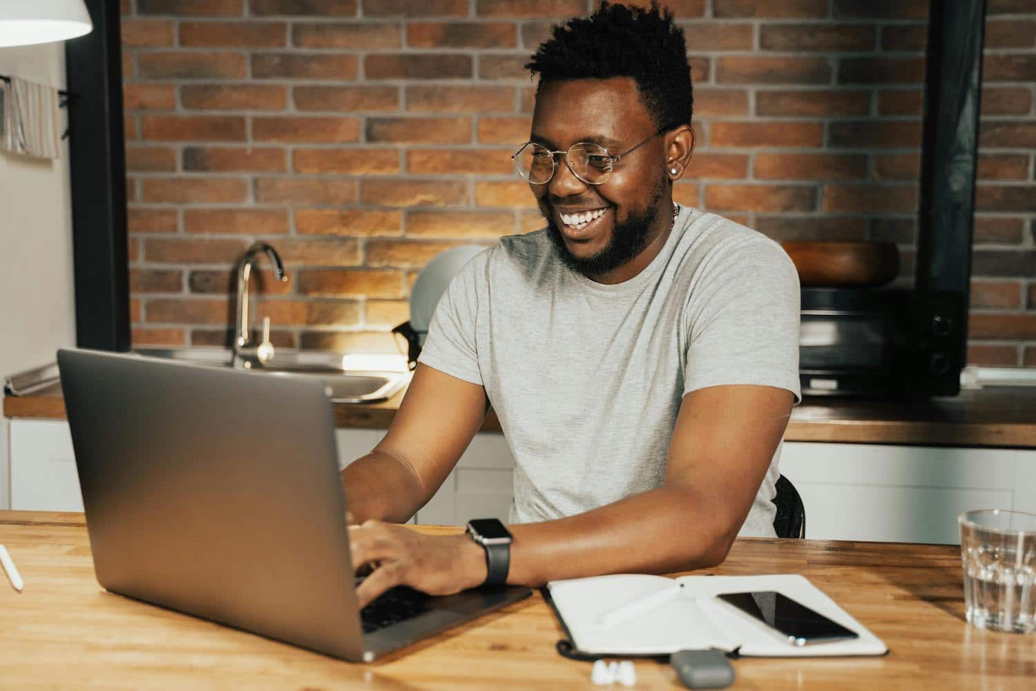 A man learning how to use Pinterest to make money for his blog.